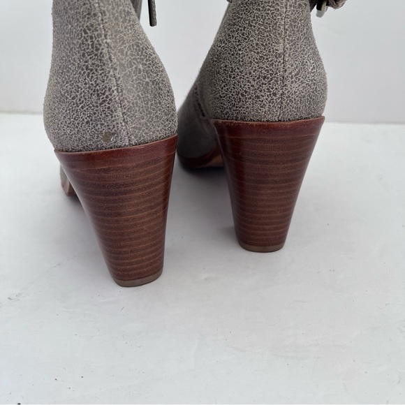Donald J Pliner size 7.5 Kara Peep Toe Crackle Leather Ankle Bootie Heels Taupe - Picture 13 of 16